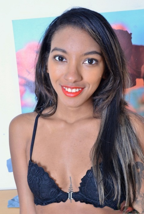 Ragazzina brazziliana Redbone 18 pornografico xxx Immagine