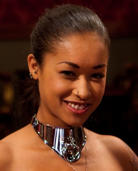 Skin Diamond modello bellissimo img