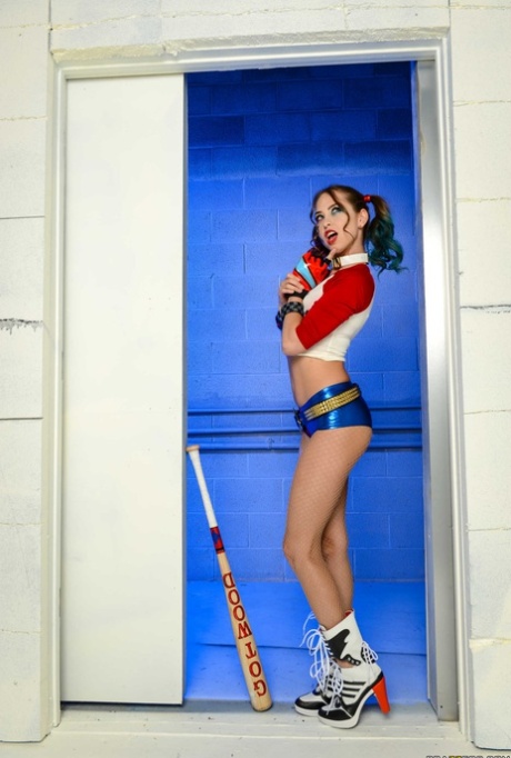 Harley Quinn pornostar hd archivio